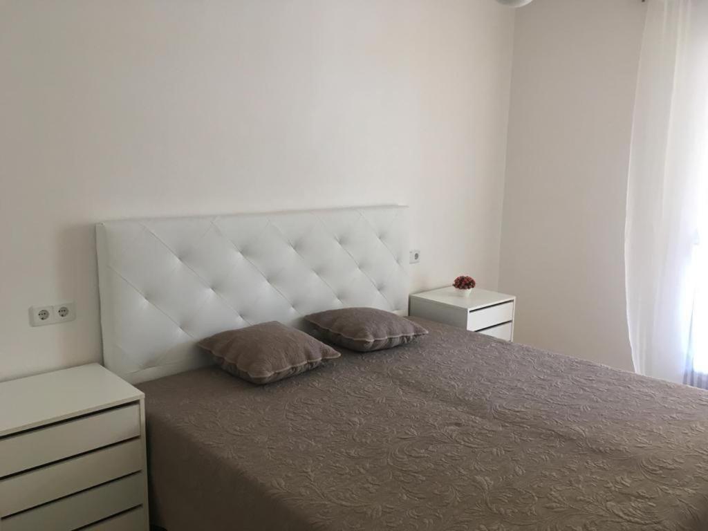 2-Bedroom And Living Room Apartment Near Campoamor Beach Buitenkant foto